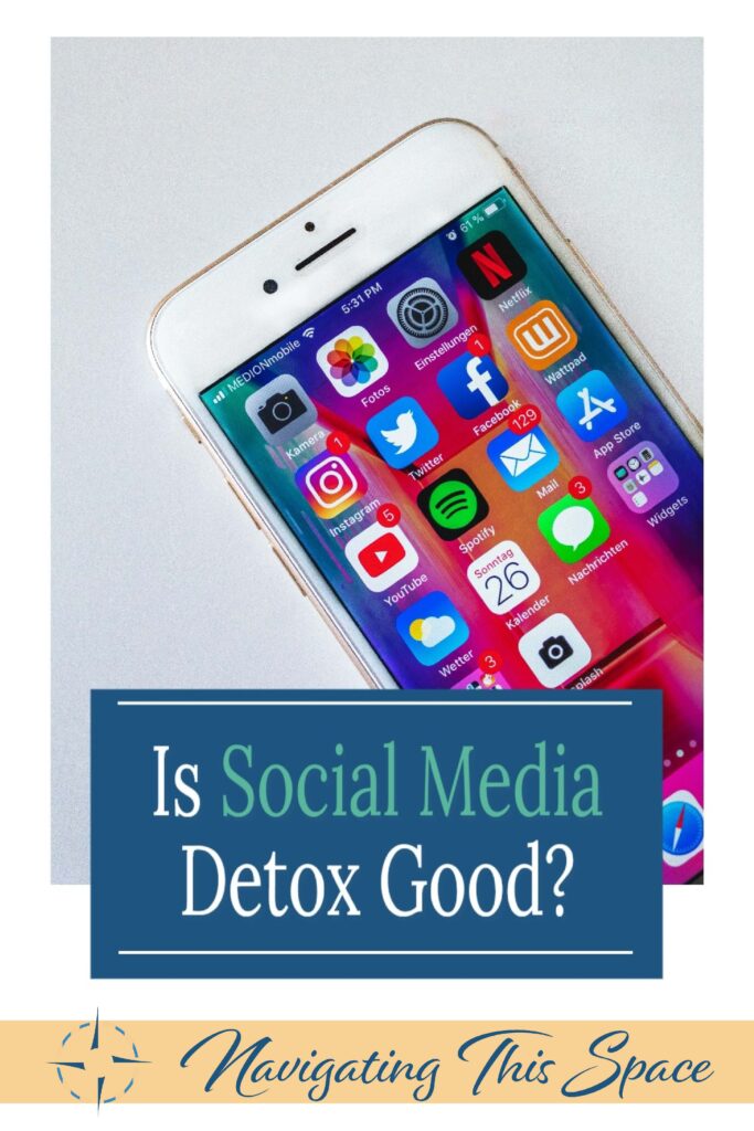 Iphone with social apps icon - Is social Media Detox good